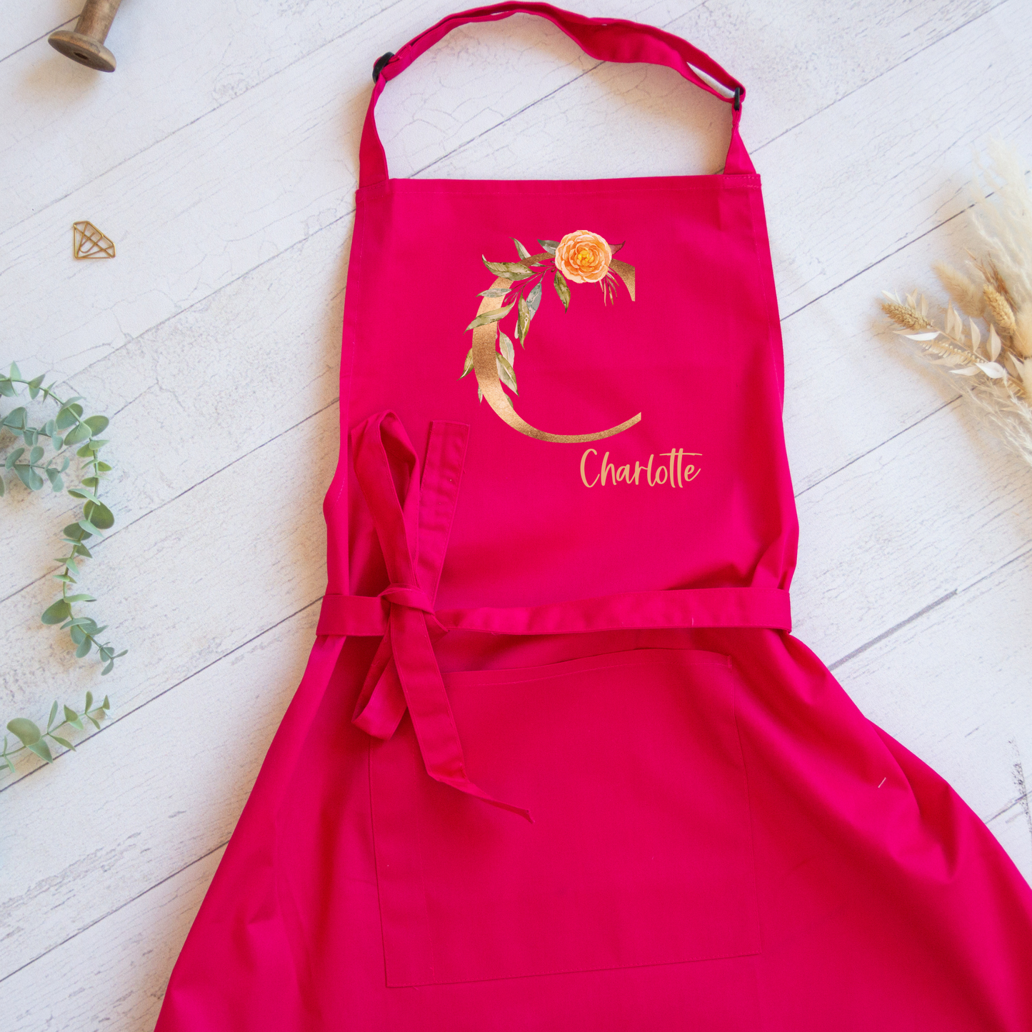 Schürze personalisiert mit Initial und Name, zum Backen, Basteln und Gärtnern - Erwachsene oder Kinder, auch als Set - Pfingstrose Gold