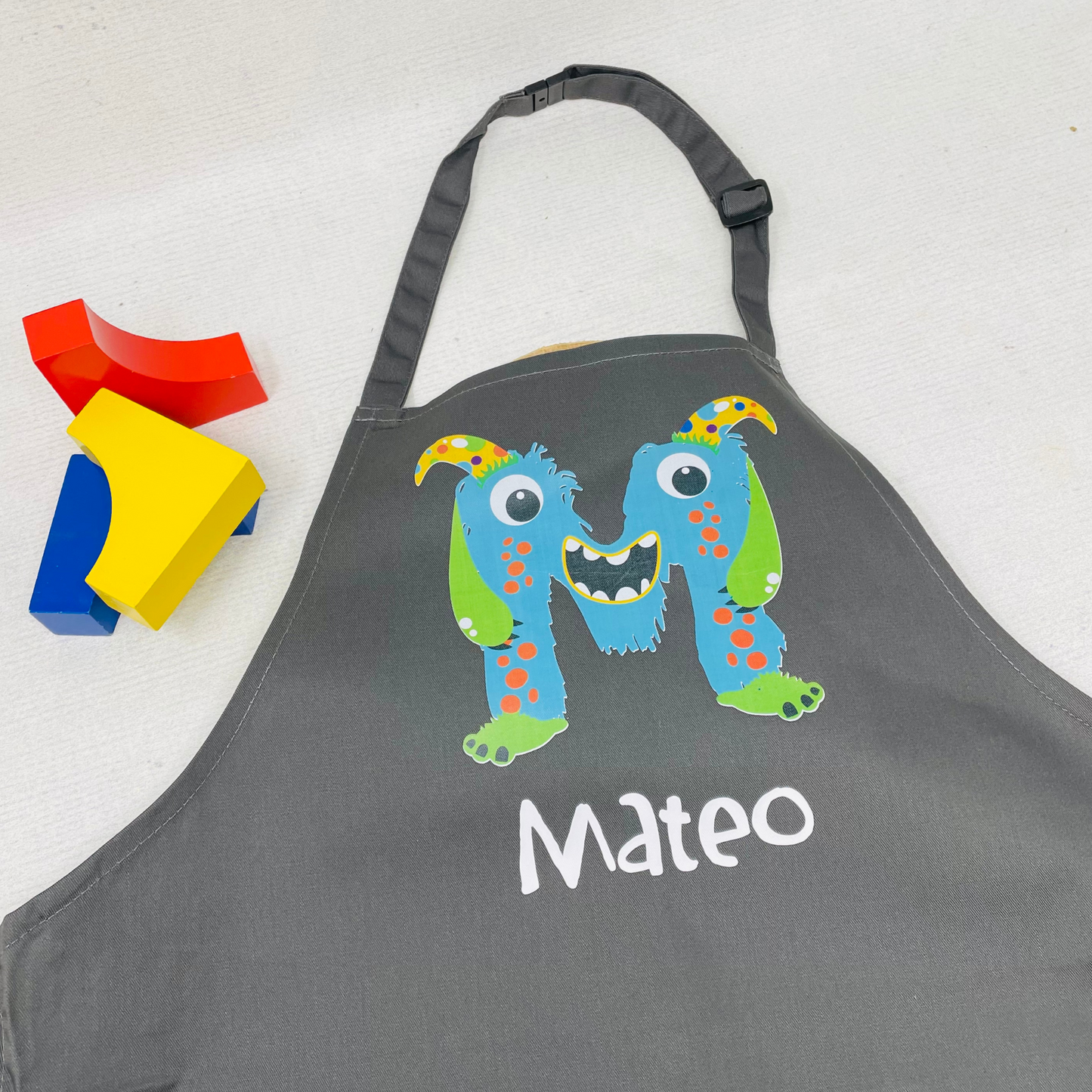 Kinderschürze personalisiert mit Monster Initial und Name, zum Backen, Basteln und Gärtnern - Wunschname und Schriftart - 7 Farben