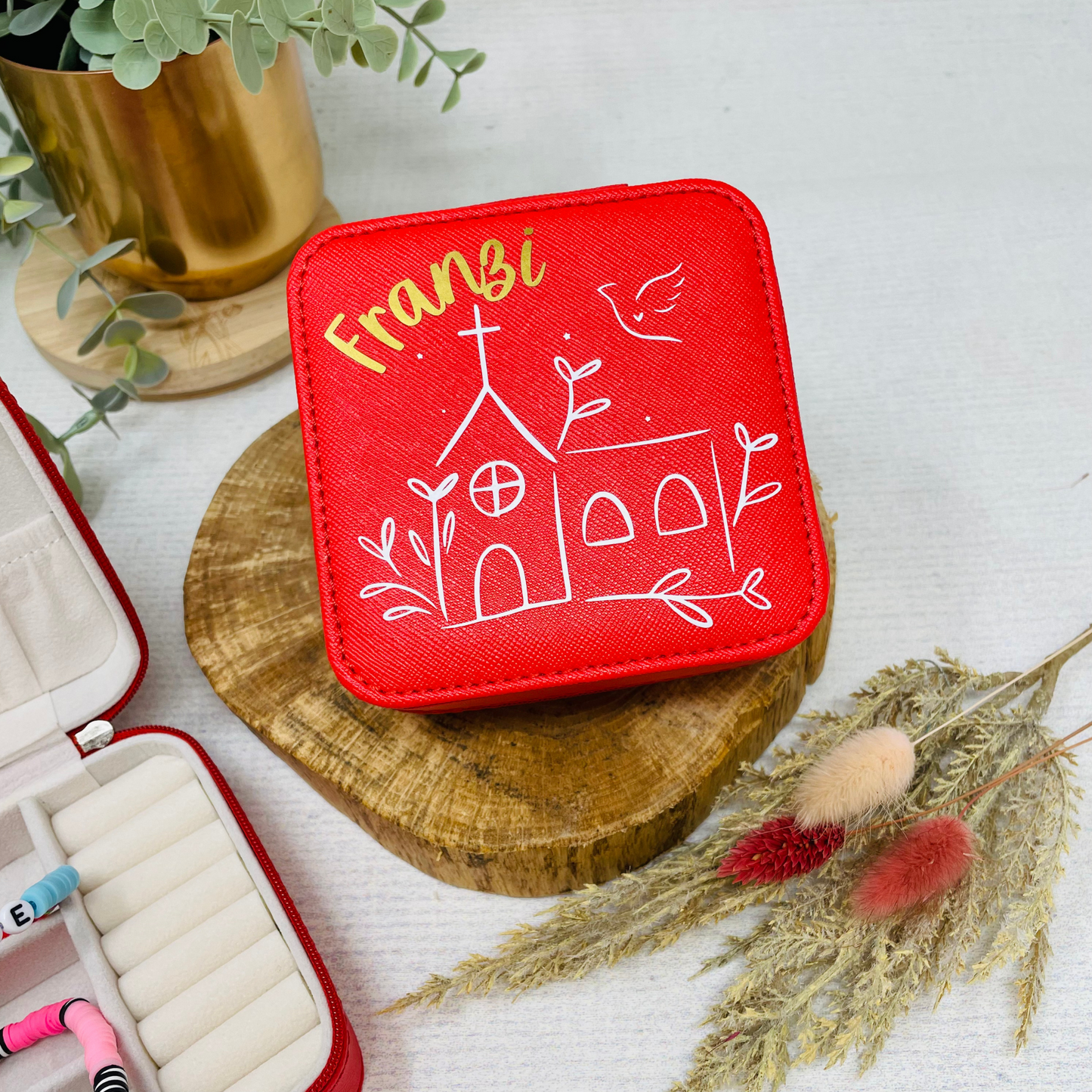Personalisierte Schmuckschatulle – Ein edles Geschenk zur Kommunion