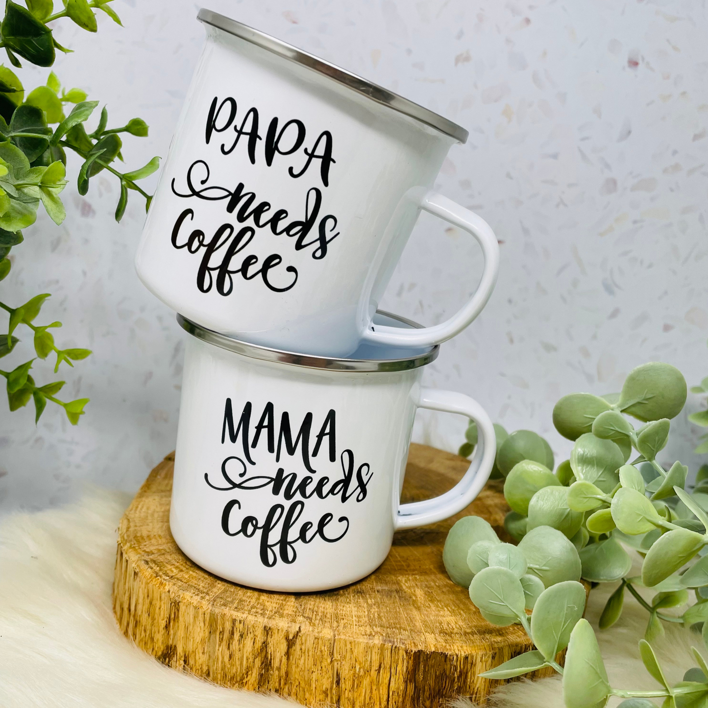 Geschenk Papa Vatertag Geburt - Tasse Emailletasse Becher Papa needs Coffee