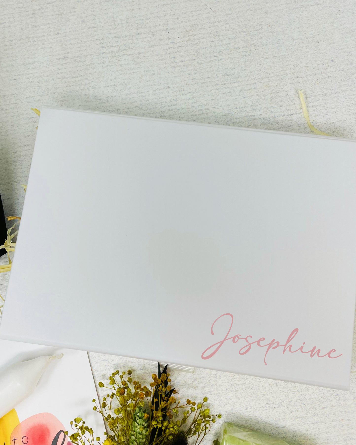 personalisierte weiße Geschenkbox "für Dich" - mit Seife Buttermilk , Kerze und Kosmetiktasche