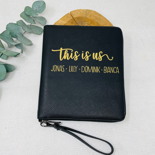 Familienorganizer personalisiert - This is us - für Dokumente und Unterlagen - schwarz