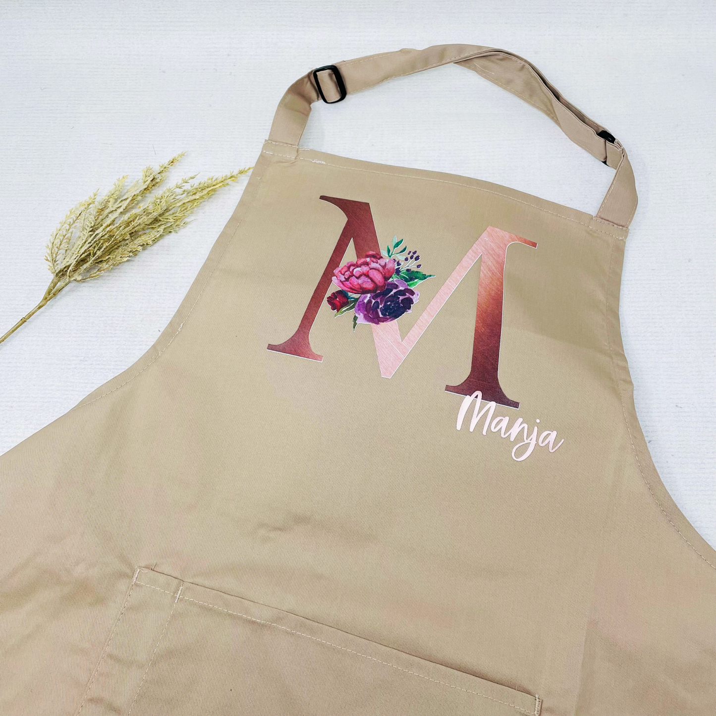 Schürze personalisiert mit Initial und Name, zum Backen,Kochen Basteln und Gärtnern - mit Tasche für Erwachsene - Pfingstrose Roségold