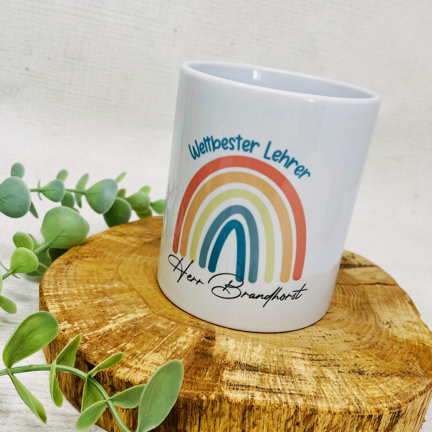 Personalisierter Stiftebecher mit Regenbogenmotiv - Das ideale Geschenk für Lehrer;innen