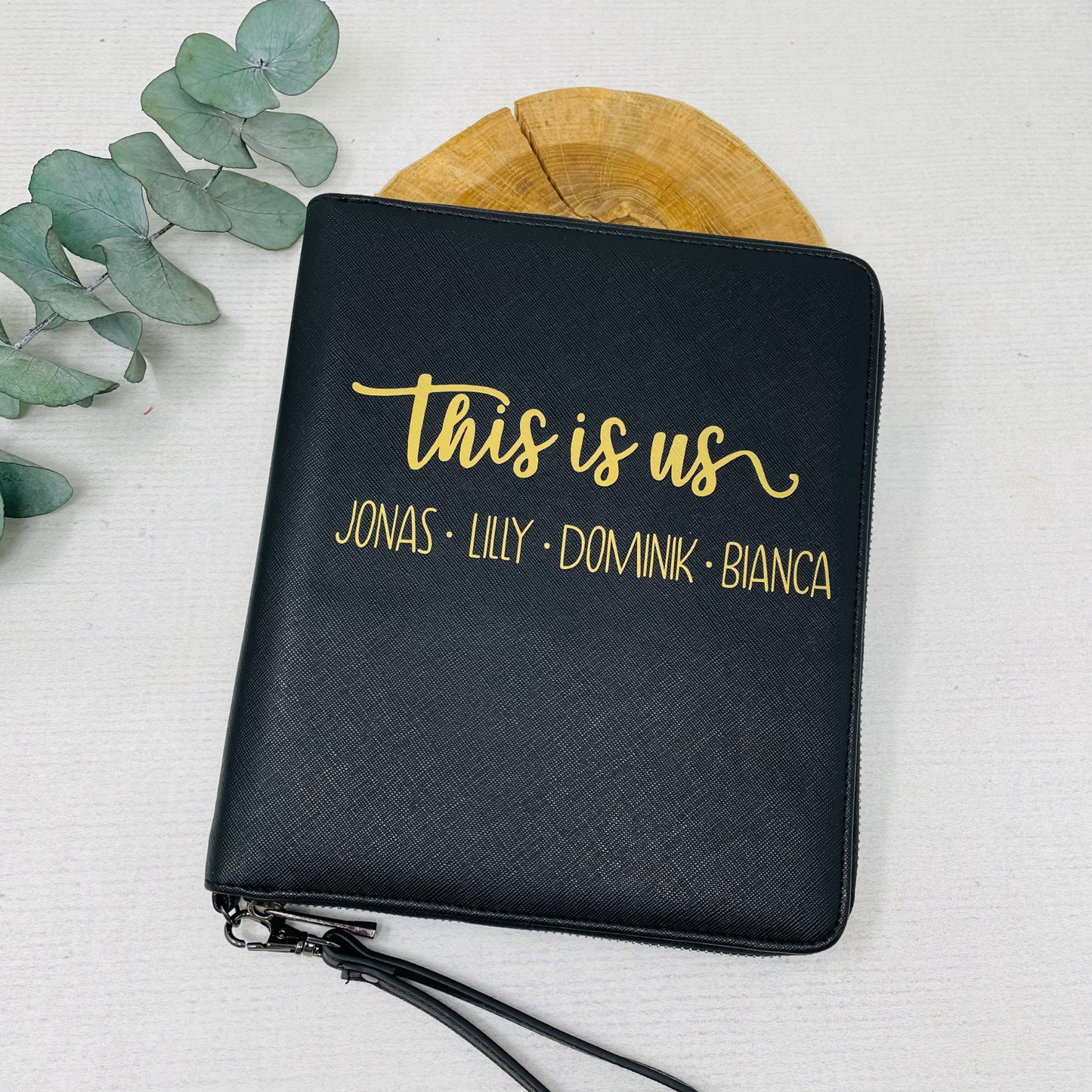 Familienorganizer personalisiert - This is us - für Dokumente und Unterlagen - schwarz