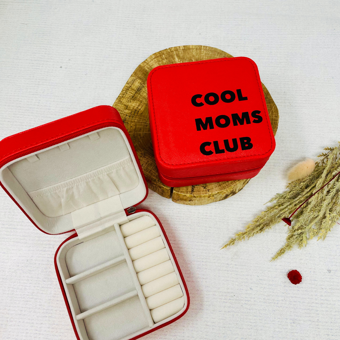 Schmucketui mit Statement – „muddi kram“ & „cool moms club“ – Perfekt zum Muttertag