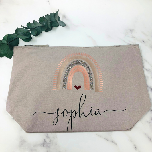 Hochwertige Windeltasche aus Canvas mit Regenbogen und dem Namen personalisiert