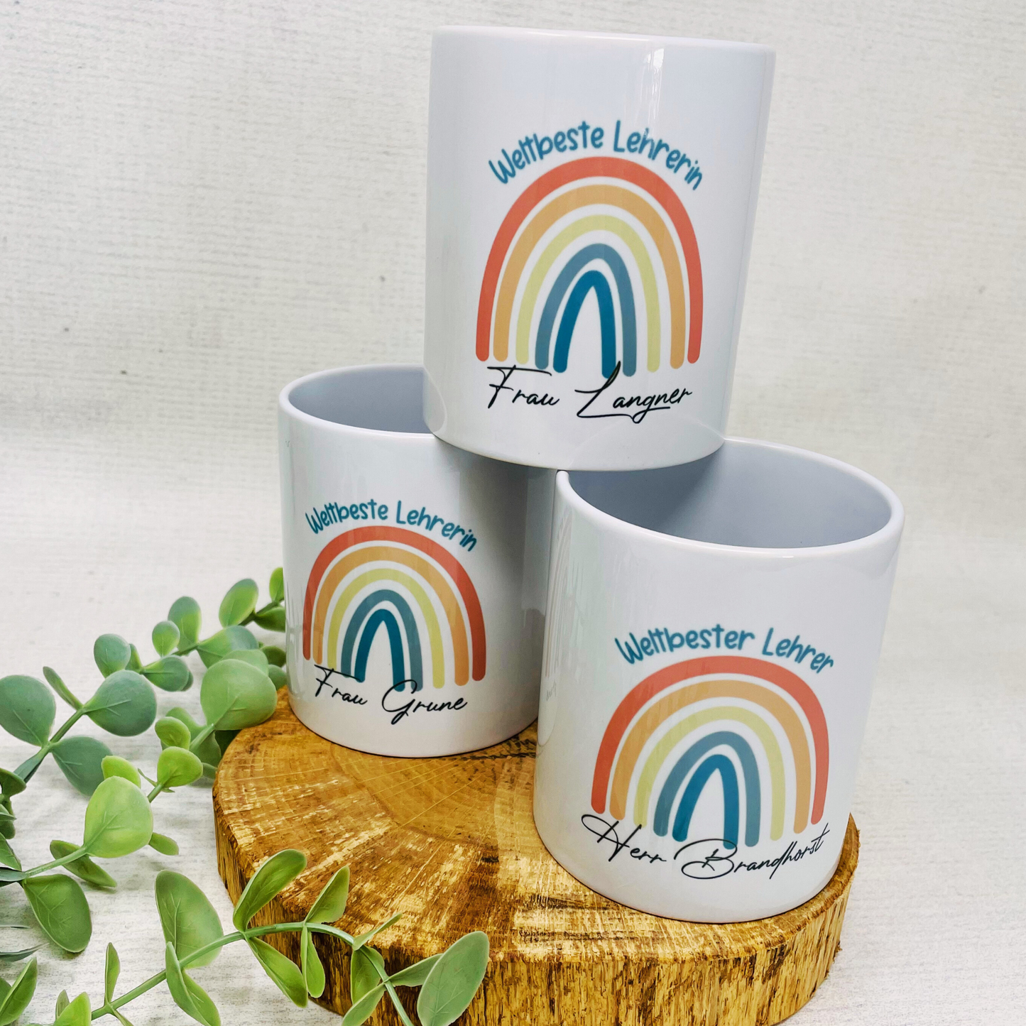 Personalisierter Stiftebecher mit Regenbogenmotiv - Das ideale Geschenk für Lehrer;innen