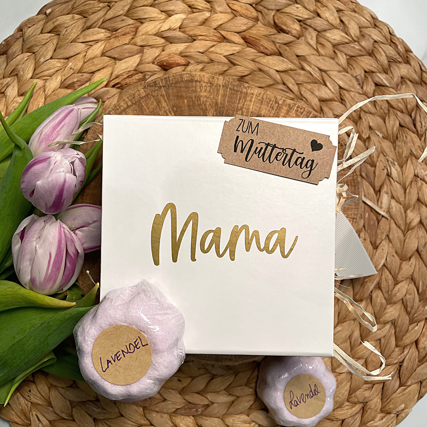 Geschenk - pflegende Badeblume Lavendel - Badeblüte - vegan - in personalisierter Geschenkbox - Muttertag - Geburtstag - Dankeschön
