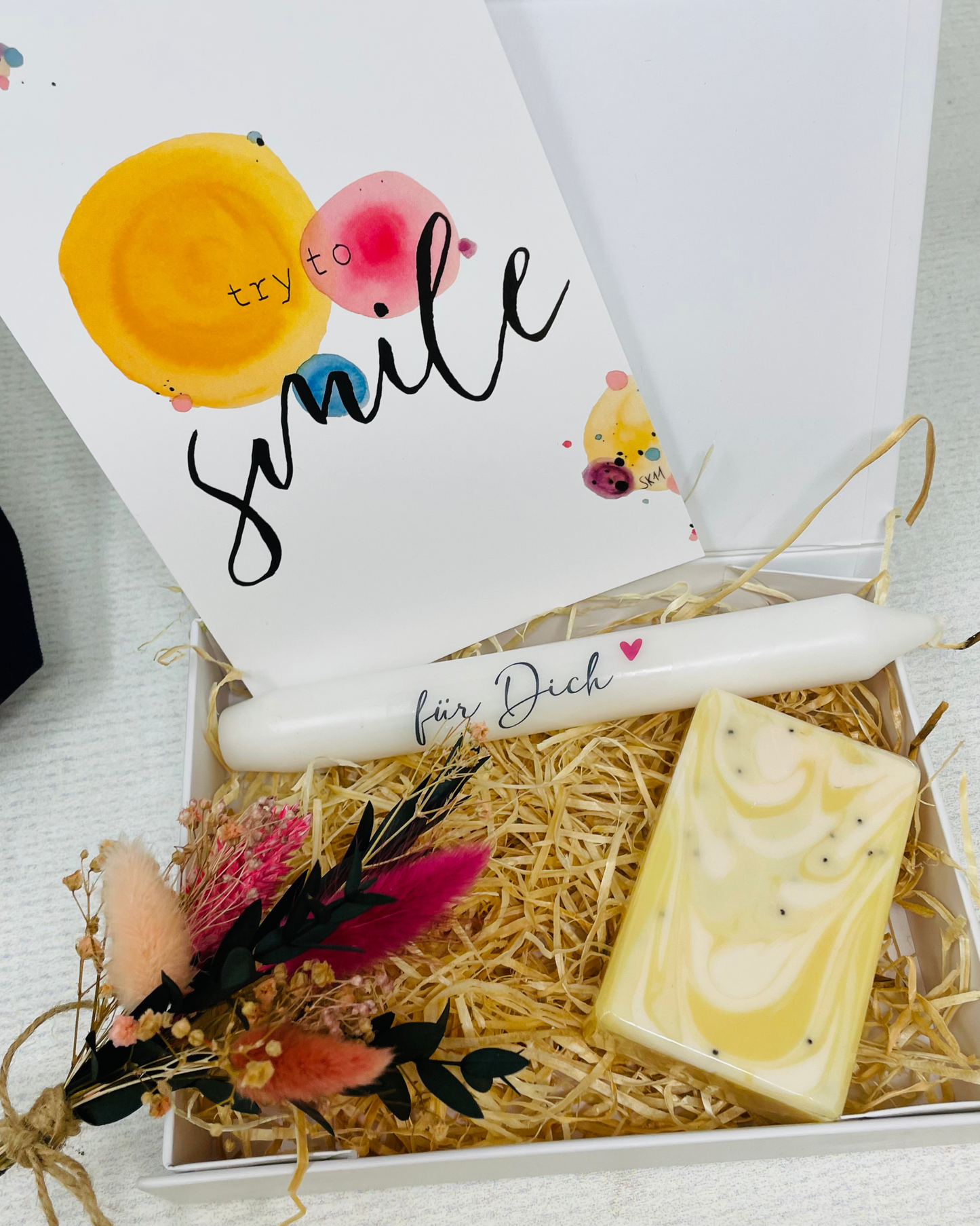 Tolle Geschenkbox "für Dich" in weiß - mit Seife Blossom , Kerze und Kosmetiktasche