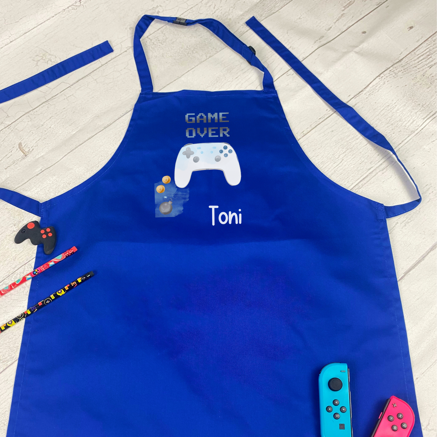 Kinderschürze personalisiert mit Gaming Design und Name, zum Backen, Basteln und Gärtnern - Wunschname und Schriftart - 7 Farben