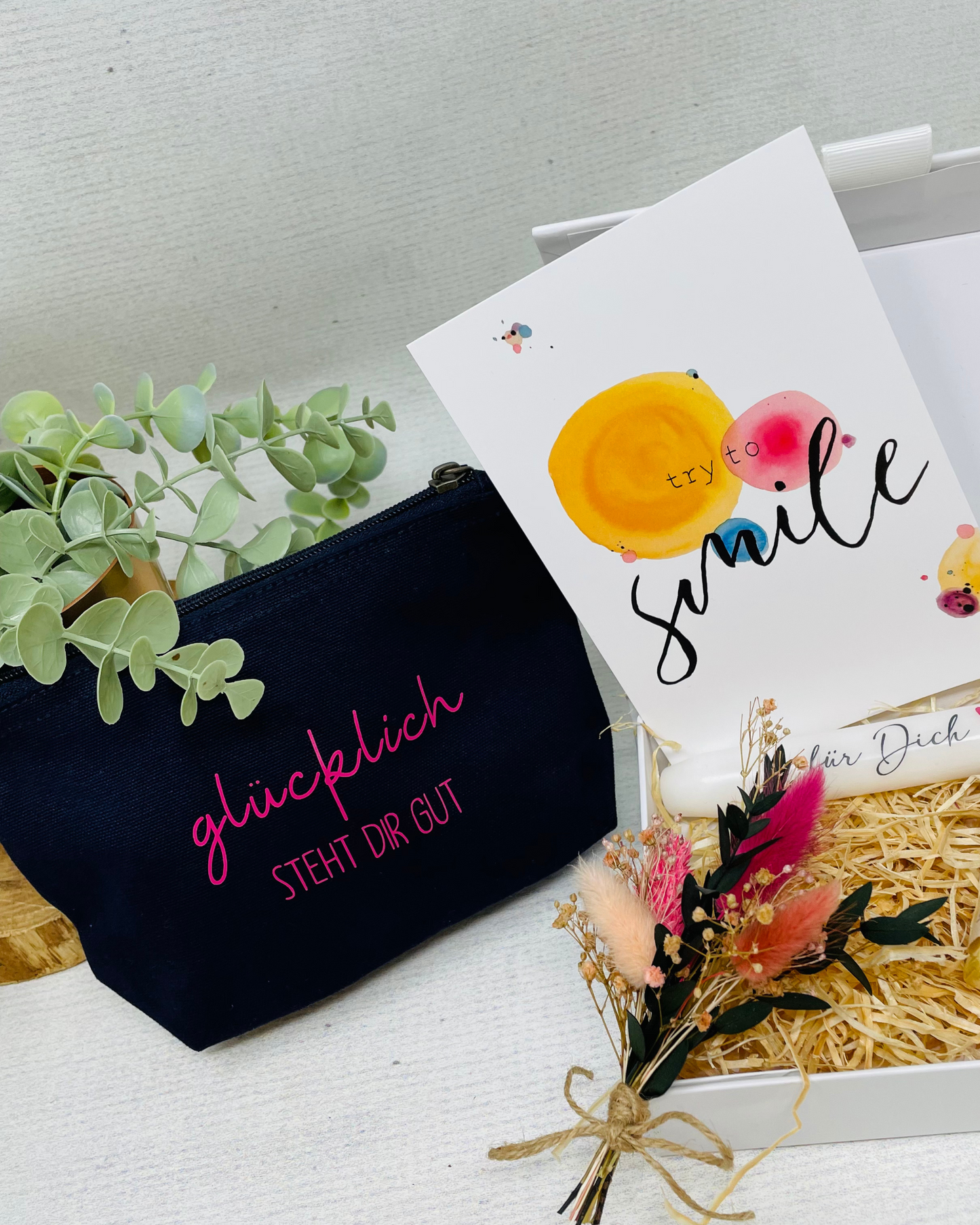 Tolle Geschenkbox "für Dich" in weiß - mit Seife Blossom , Kerze und Kosmetiktasche