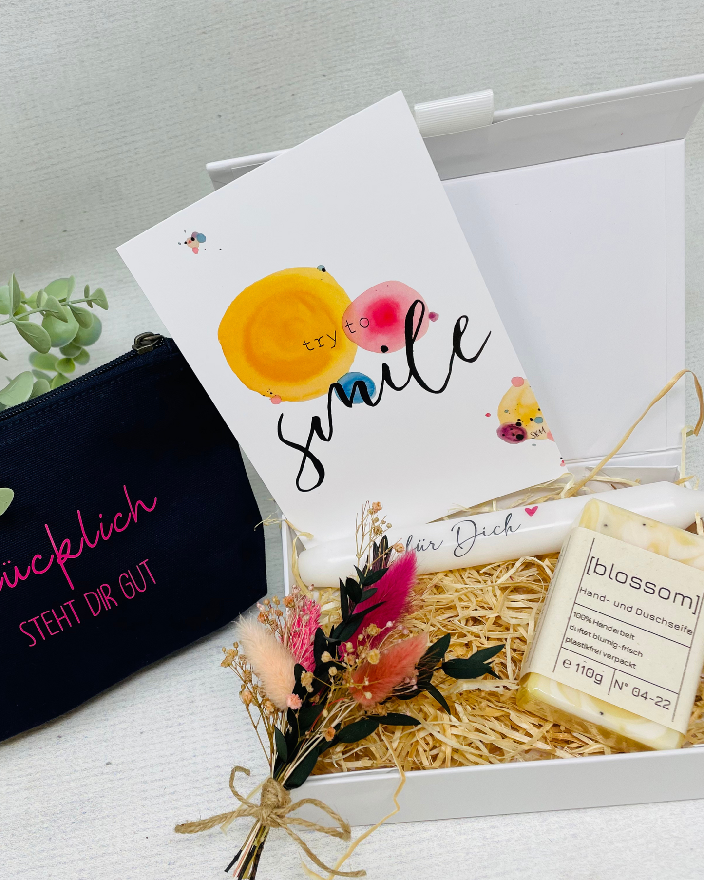 Tolle Geschenkbox "für Dich" in weiß - mit Seife Blossom , Kerze und Kosmetiktasche