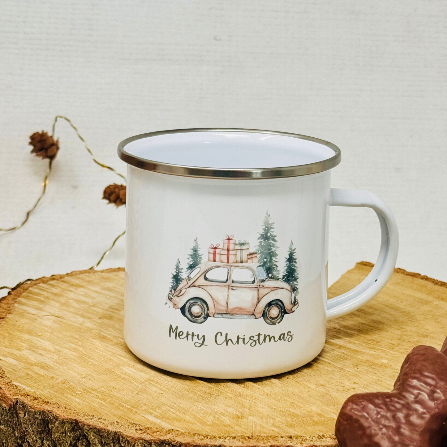 Personalisierte Emaille-Weihnachtstasse – "Driving Home for Christmas" mit Namen