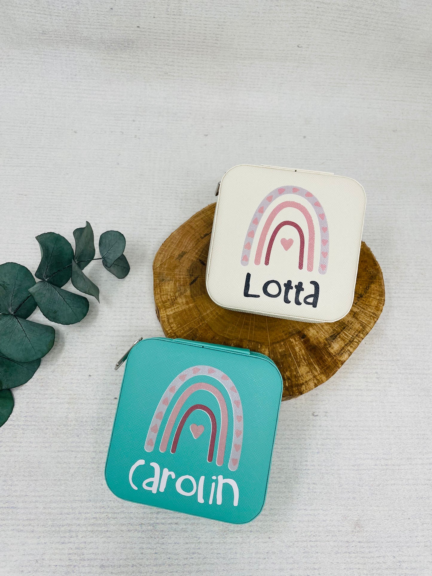 Schmuckschatulle Etui Mädchen - personalisiert mit Namen und Regenbogen- Geschenk Kommunion Einschulung Geburtstag - altweiß