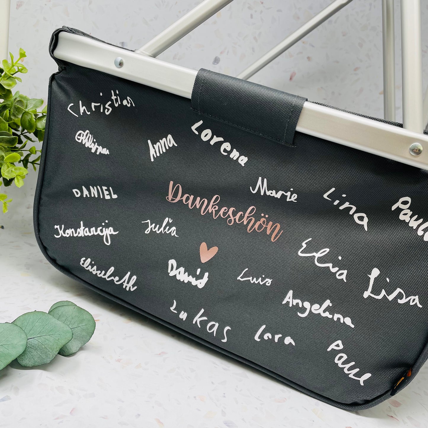 Abschiedsgeschenk für die Lehrerin - Einkaufskorb mit Unterschriften der Kinder - persönlich und individuell