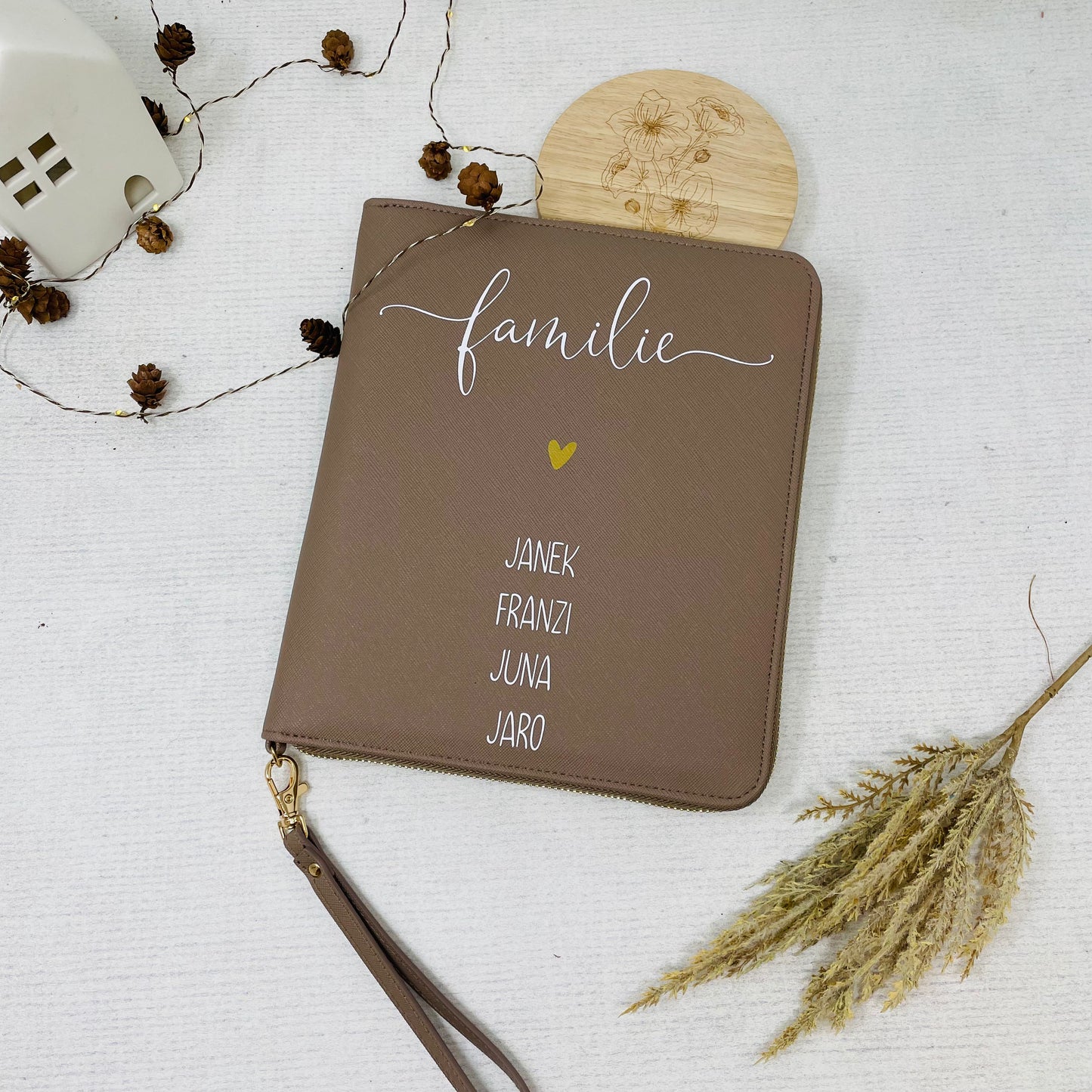 Personalisierter Familien-Organizer in taupe– Alle wichtigen Dokumente an einem Ort