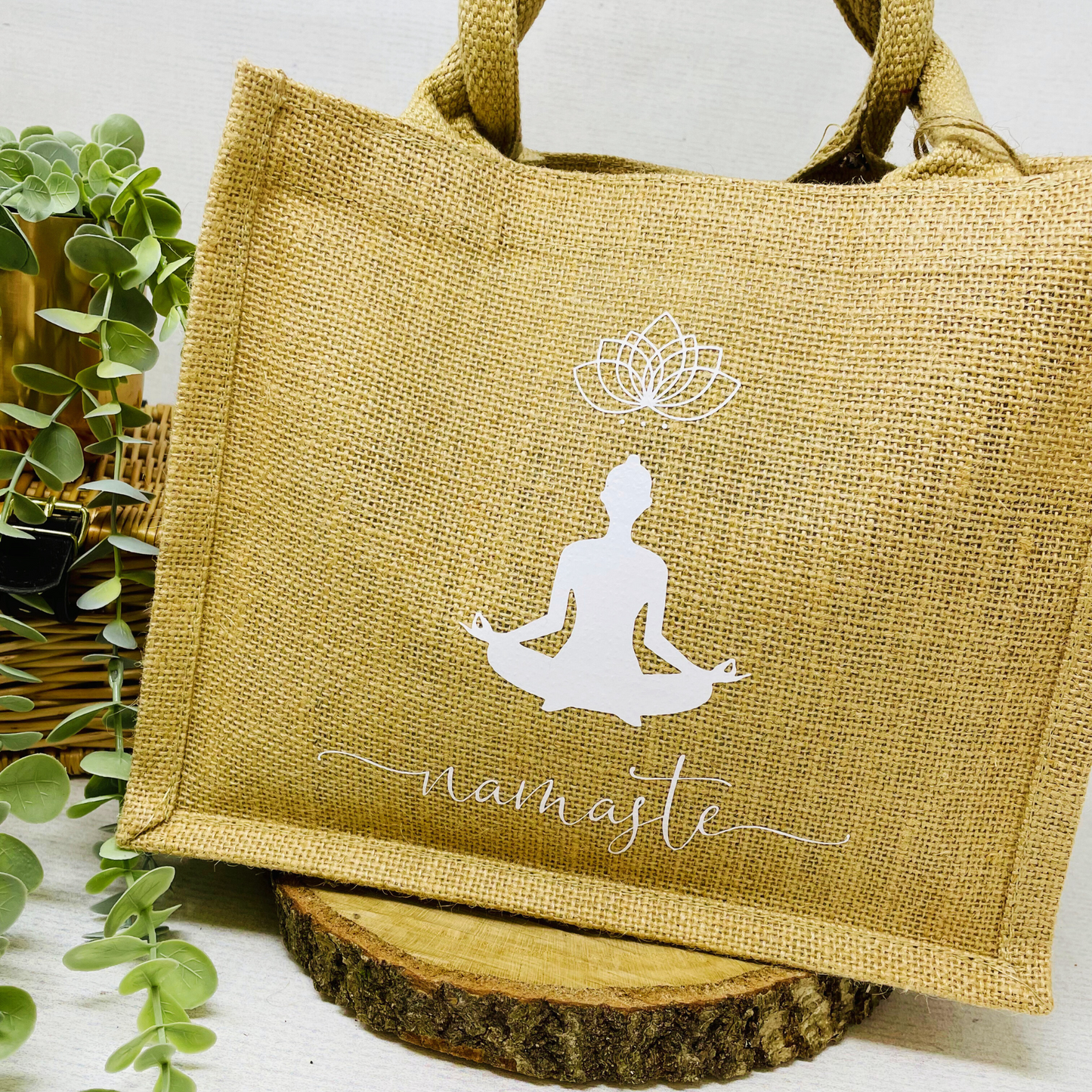 Personalisierte Jutetasche mit Yoga-Motiv & Namen – Stilvolle und nachhaltige Geschenkverpackung