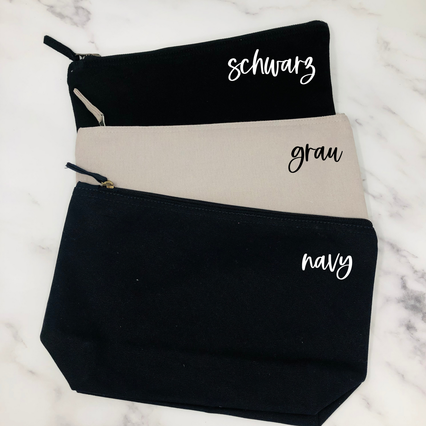 Kosmetiktasche personalisiert mit Initial und Wunschwort - Geschenk beste Freundin Schwester Mama - verschiedene Farben - Wildblumen