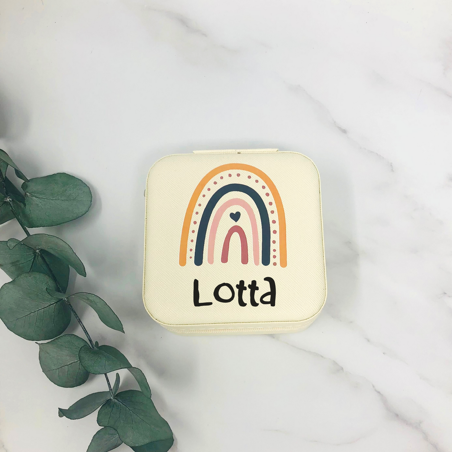 Schmuckschatulle Etui Mädchen - personalisiert mit Namen und Regenbogen- Geschenk Kommunion Einschulung Geburtstag - altweiß