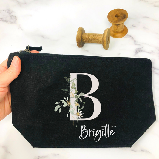 Wunderschöne Kosmetiktasche mit Wildblumen - personalisiert mit Initial und Wunschwort - Geschenk Muttertag, beste Freundin, Schwester