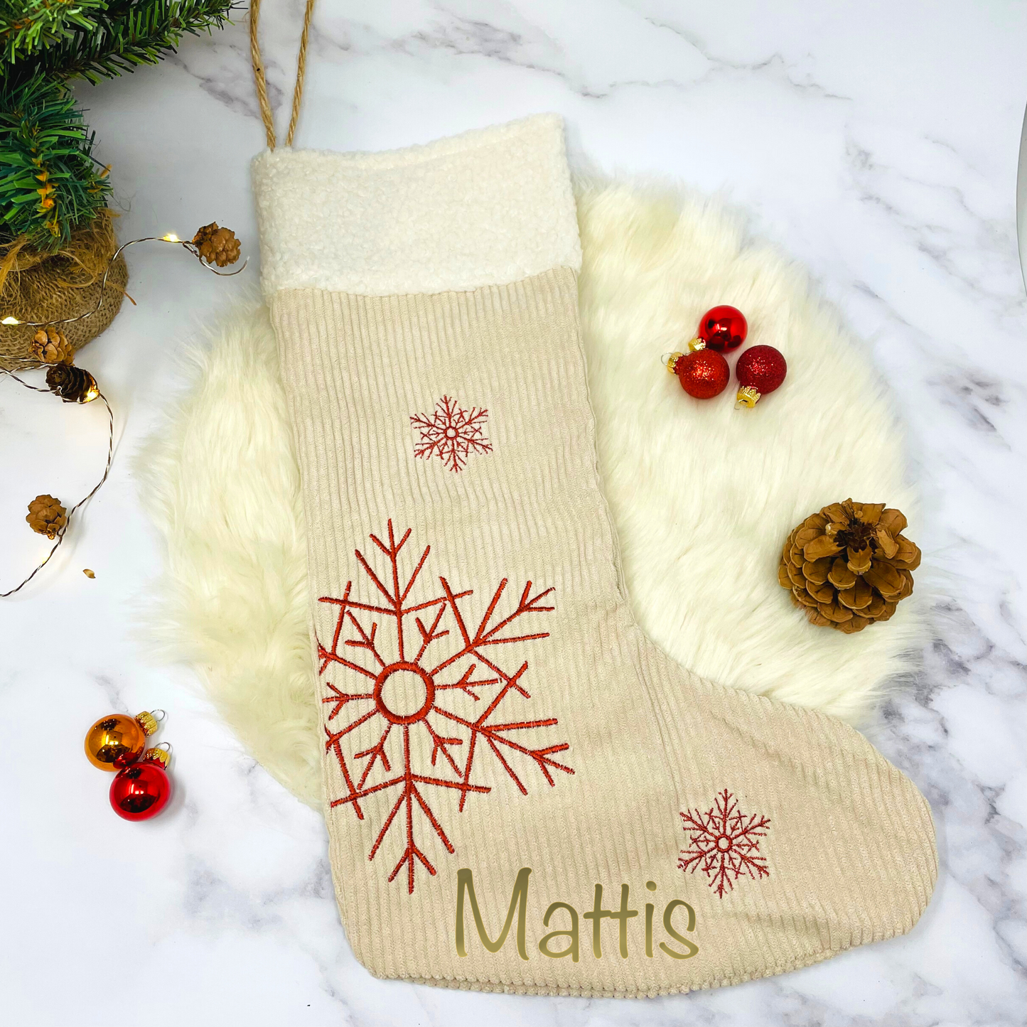 Weihnachtsstrumpf Nikolausstiefel zum Hängen - personalisiert mit Namen - 4 Designs - beige