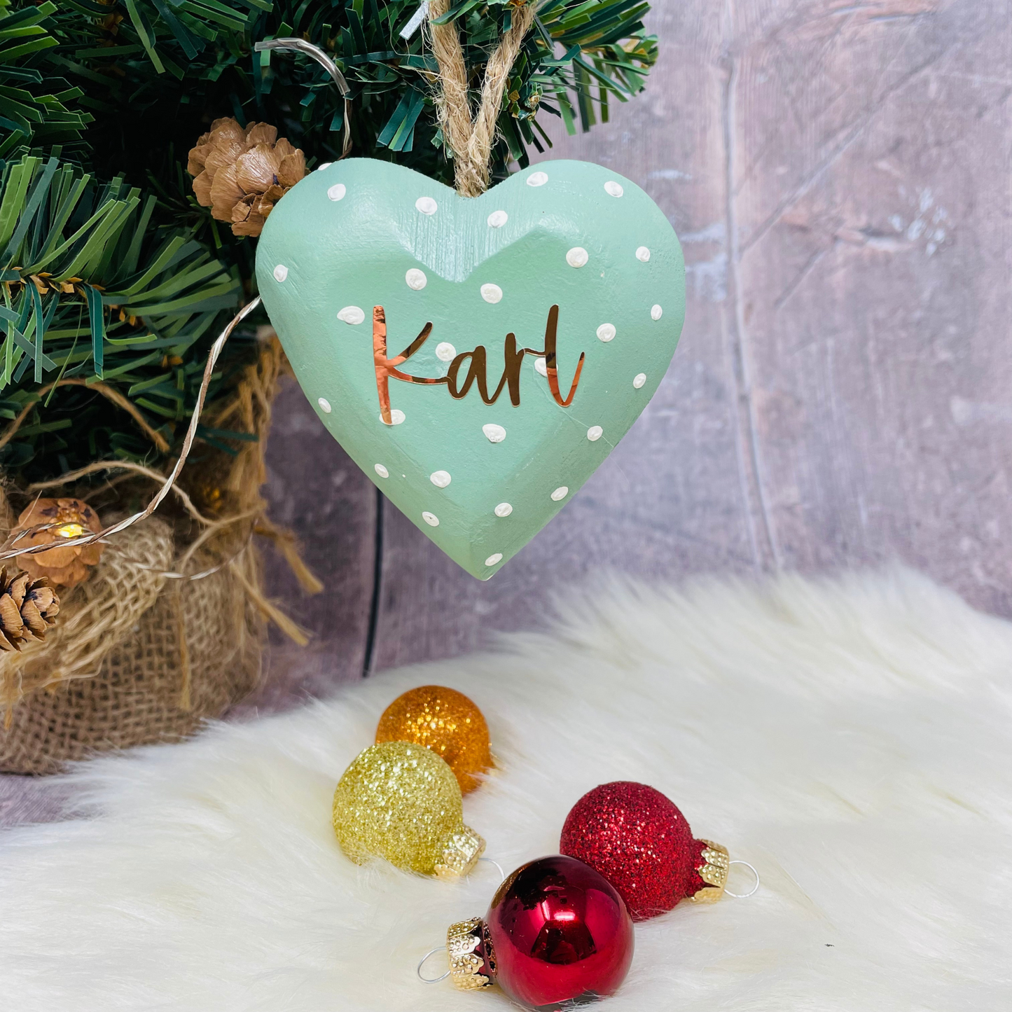 Christbaum Weihnachtsbaum Anhänger, mit Name, Geschenkanhänger, Weihnachten Deko, Holzherz, Vinted, Landhaus Stil , Sagegrün, Natural, rot