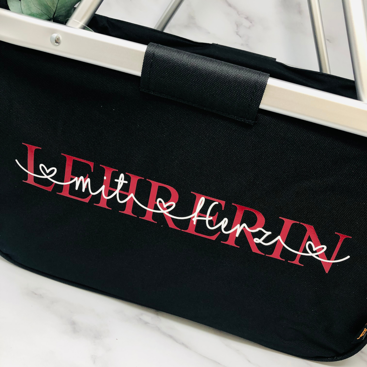 Personalisierter Einkaufskorb "Lehrerin mit Herz" – Ein persönliches Geschenk für besondere Lehrkräfte