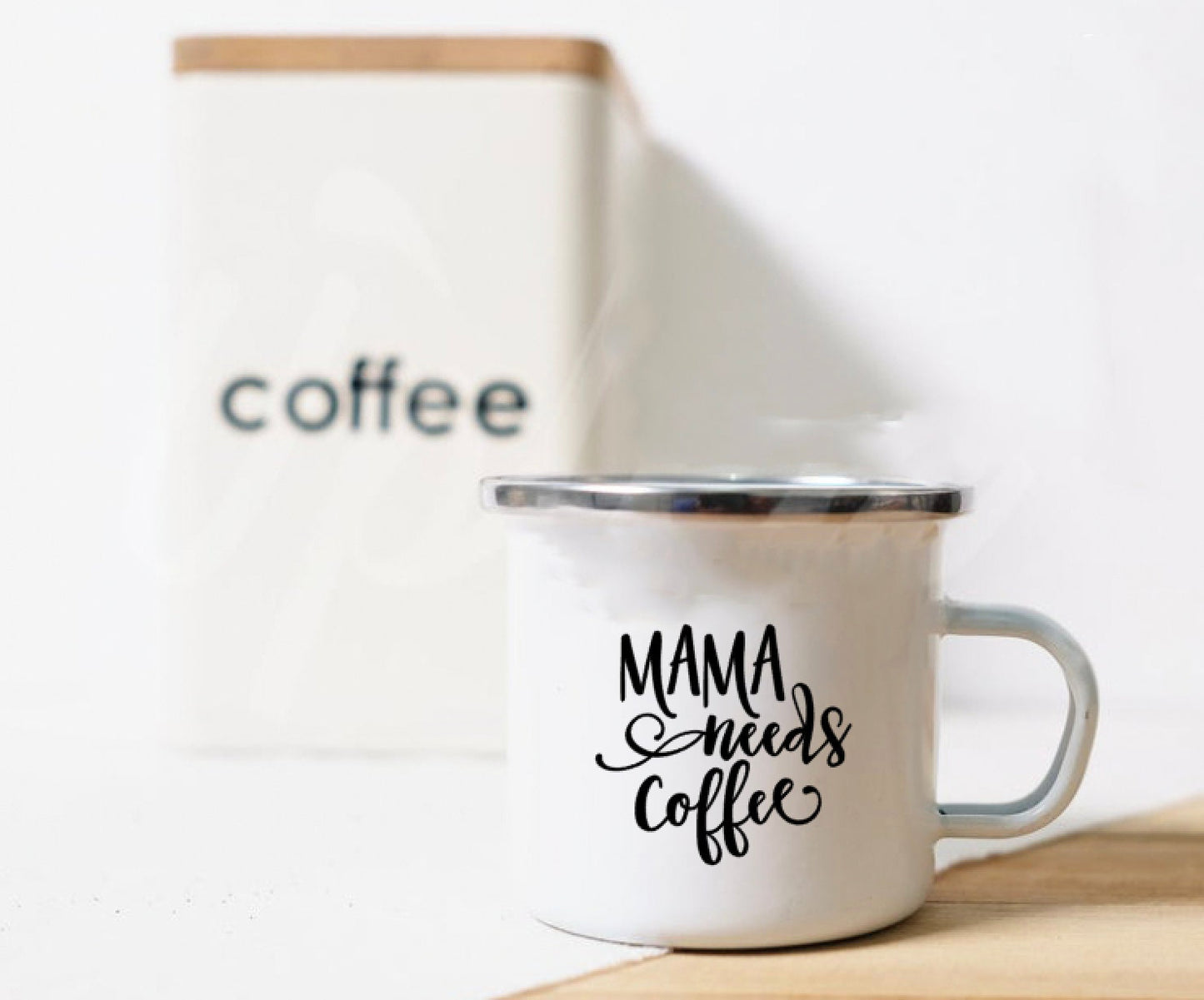 Geschenk Mama Geburt - Tasse Emailletasse Becher Mama needs Coffee