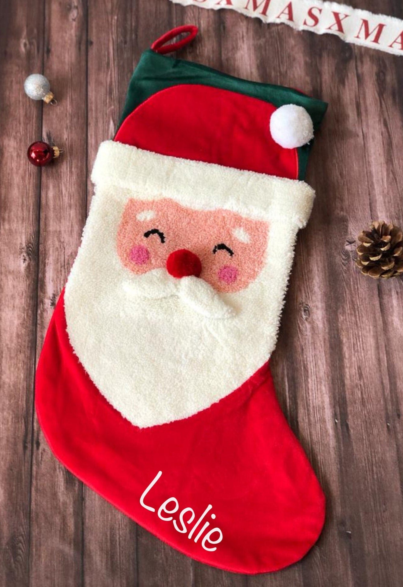 Personalisierter Nikolausstrumpf aus weichem Plüsch – Ein Muss für festliche Weihnachten