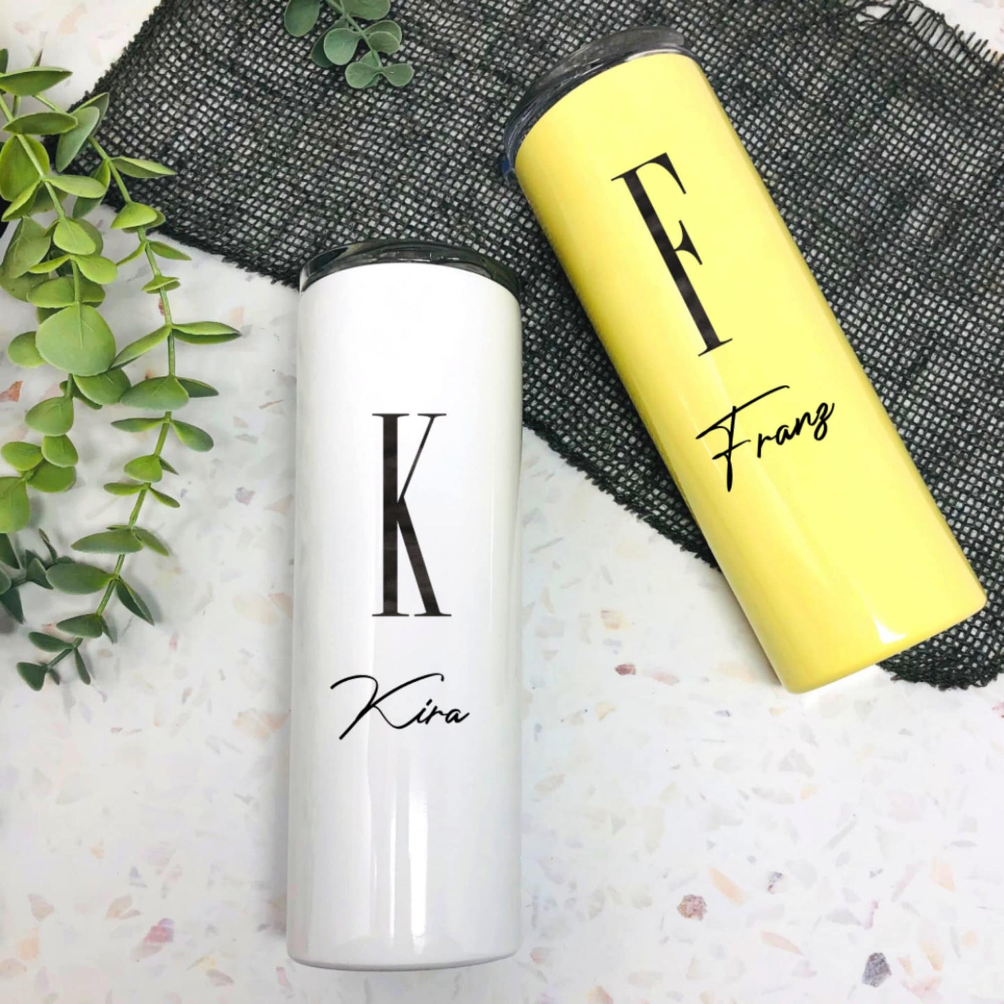 Großer Thermobecher to Go personalisiert - weiß oder gelb - Initial Black Clean