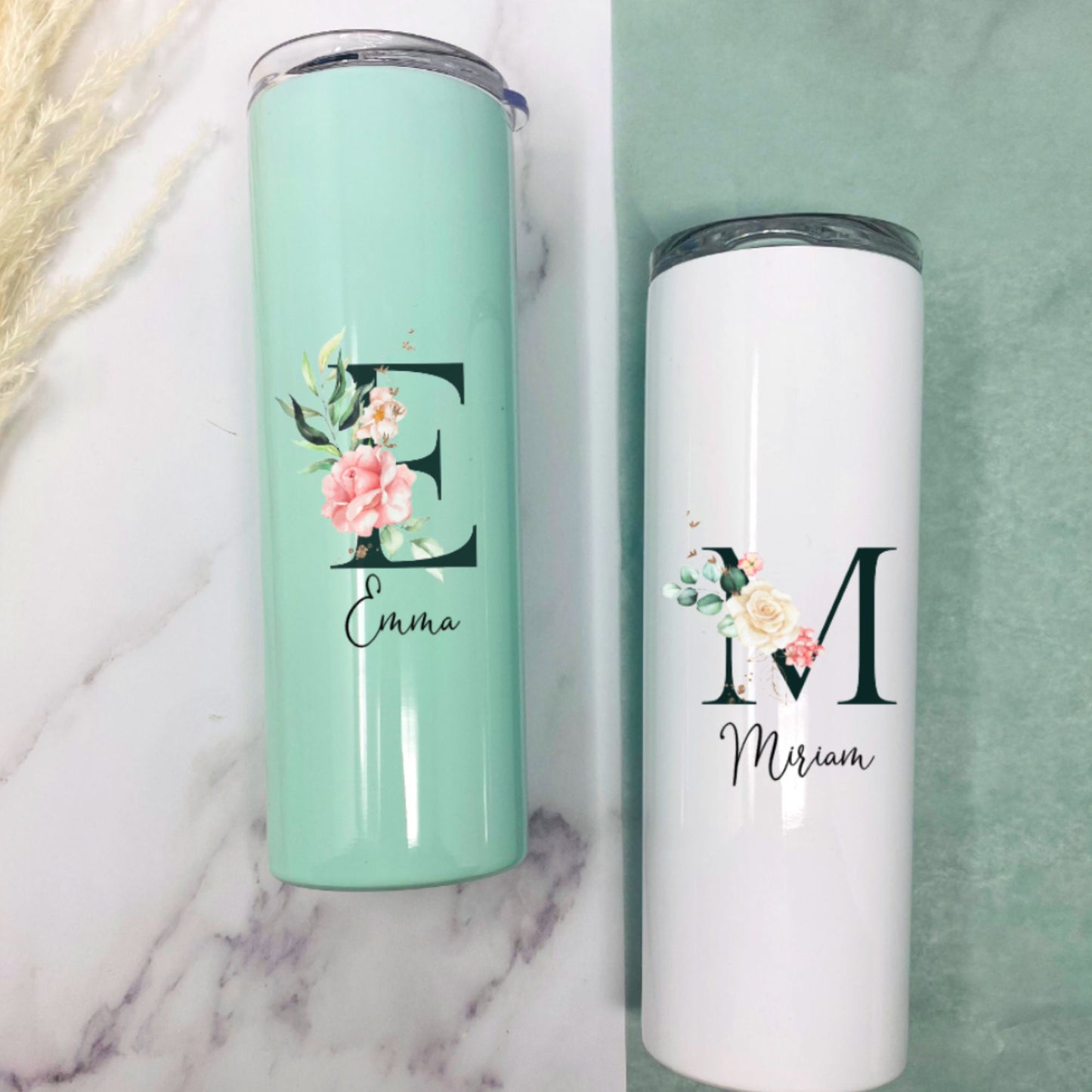 Großer Thermobecher to Go personalisiert - weiß oder mint - florales Initial - Design PEONY T2