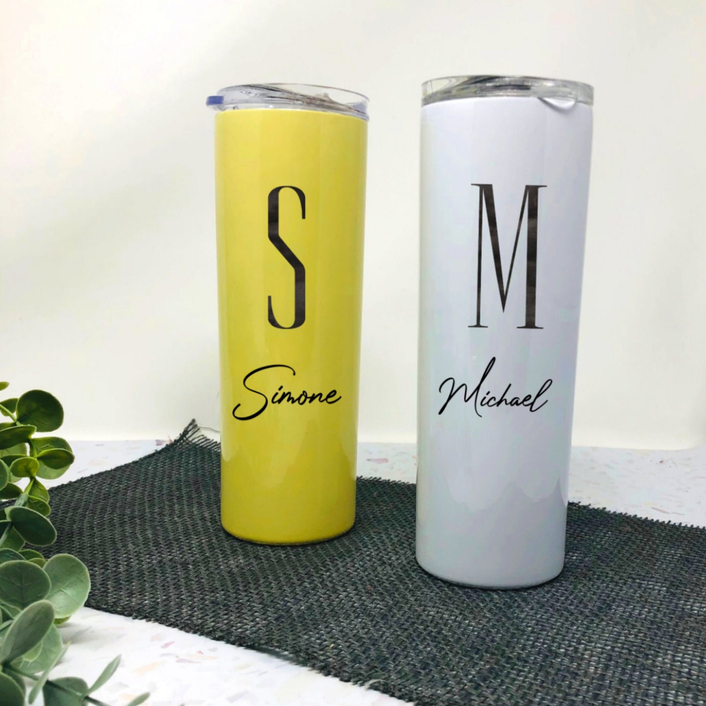 Großer Thermobecher to Go personalisiert - weiß oder gelb - Initial Black Clean