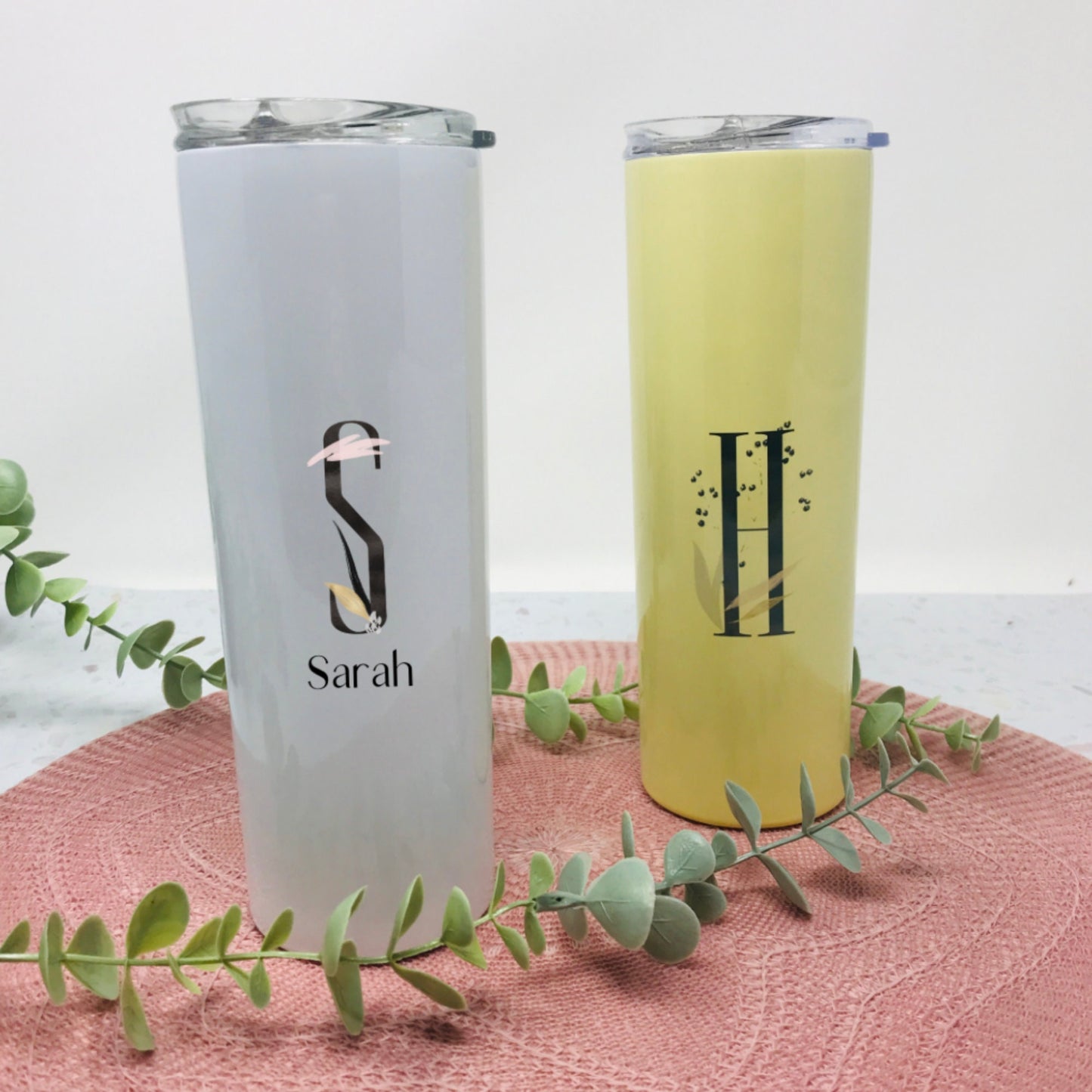 Großer Thermobecher to Go personalisiert - weiß oder gelb - Initial Floral