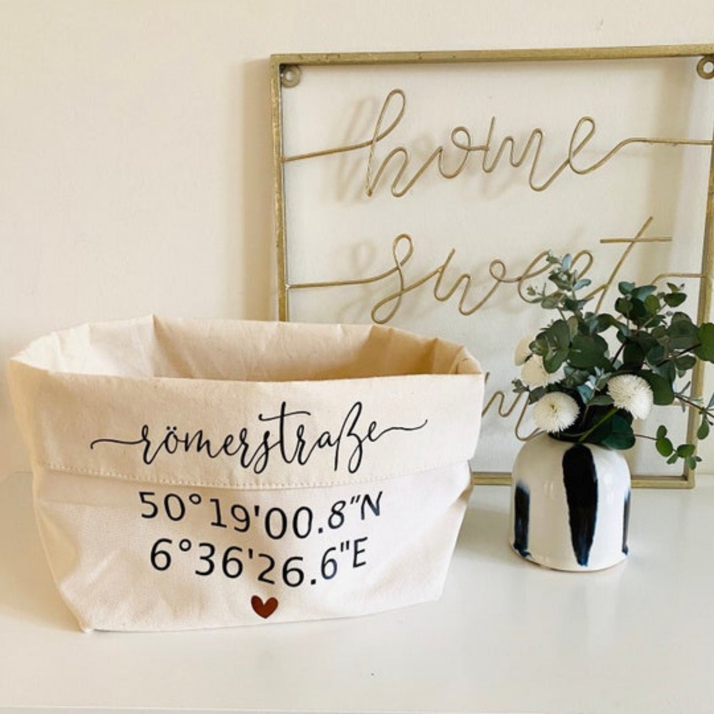 Geschenk zum Einzug - Aufbewahrungskörbchen natur personalisiert mit Koordinaten