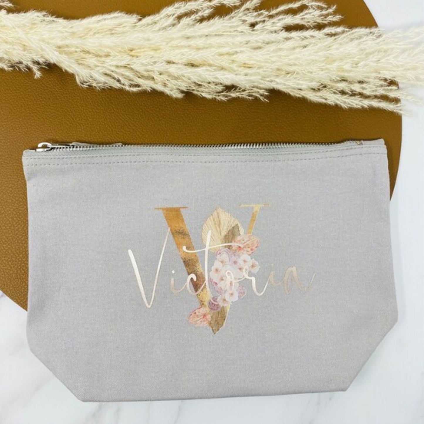 Kosmetiktasche personalisiert mit Initial und Wunschwort - Geschenk beste Freundin Schwester Mama - verschiedene Farben - PAMPAS
