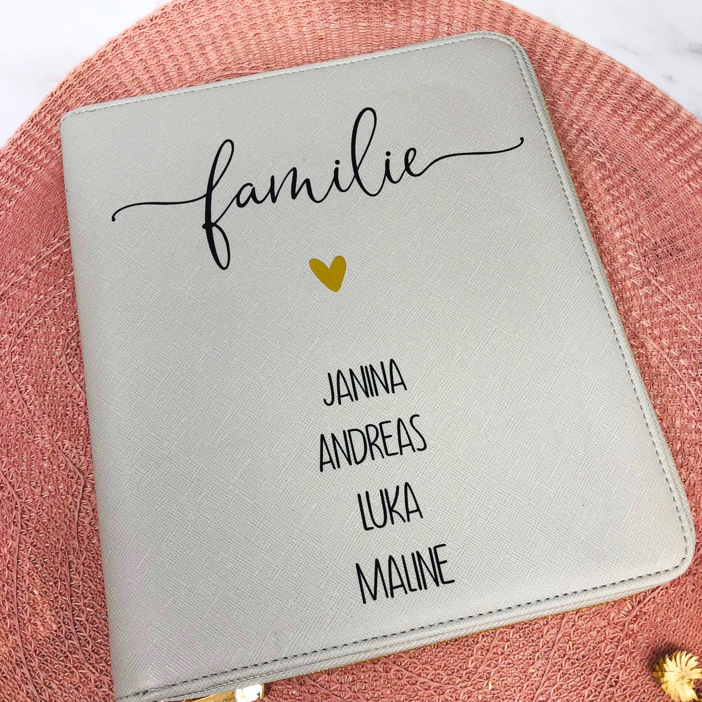 Familienorganizer personalisiert - für Unterlagen für die Reise, Impfpässe, U-Hefte, Karten und vieles mehr