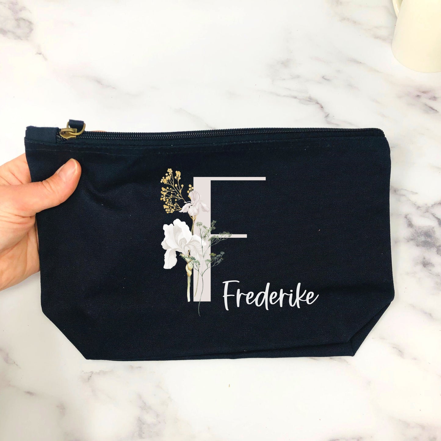 Kosmetikbeutel personalisiert mit Initial und Wunschwort - Geschenk beste Freundin Schwester Mama - verschiedene Farben - Wildblumen