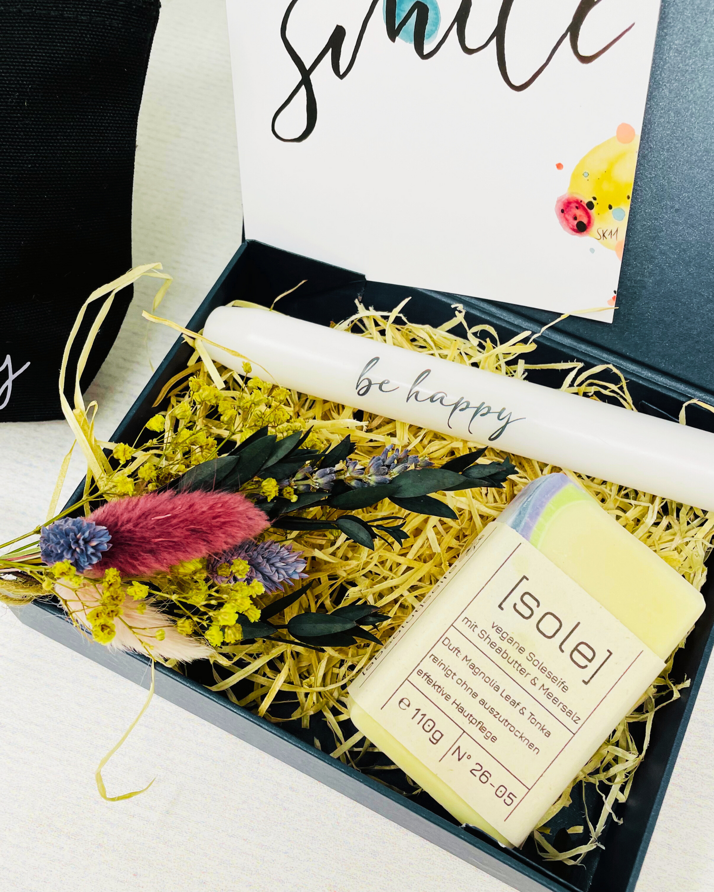 Geschenkbox Blau – Be Happy - Geschenkeset auch für Männer mit Seife Sole, Kosmetikbeutel und Kerze