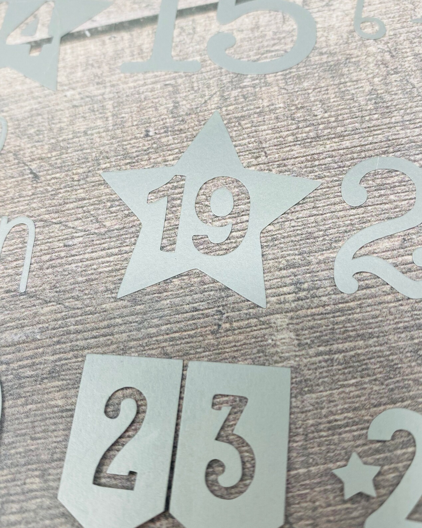 Zahlen 1–24 zum Aufbügeln für DIY Adventskalender Zahlen 1–24 zum Aufbügeln in rot gold silber schwarz, Handmade