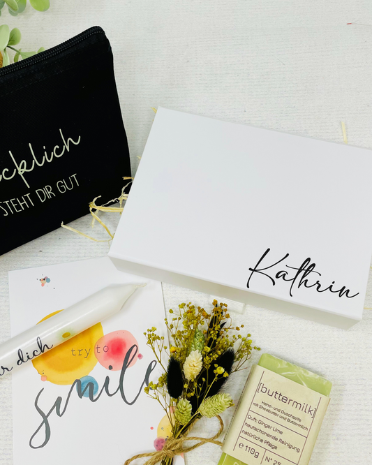 personalisierte weiße Geschenkbox "für Dich" - mit Seife Buttermilk , Kerze und Kosmetiktasche