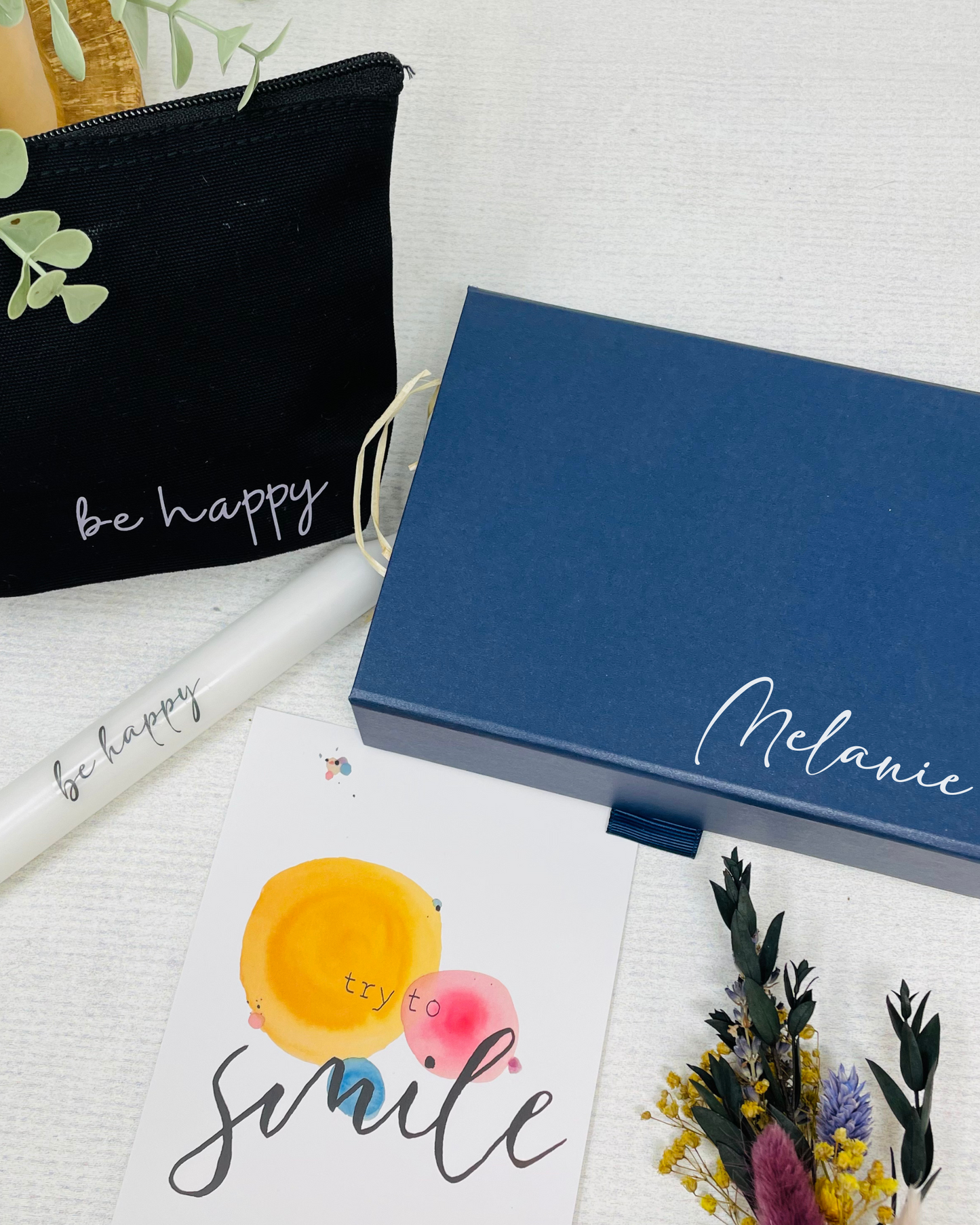 Geschenkbox Blau – Be Happy - Geschenkeset auch für Männer mit Seife Sole, Kosmetikbeutel und Kerze