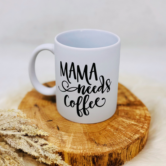 Kaffeetasse zum Muttertag -  Mama needs Coffee - tolles Geschenk für die Mama
