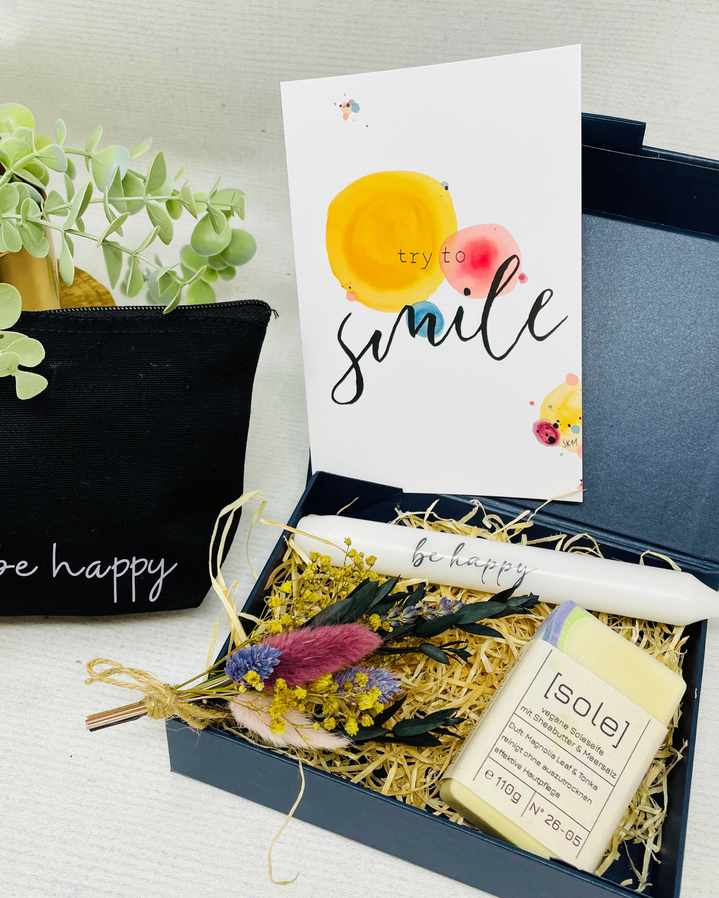 Geschenkbox Blau – Be Happy - Geschenkeset auch für Männer mit Seife Sole, Kosmetikbeutel und Kerze
