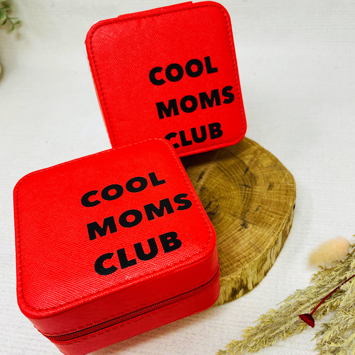 Schmucketui mit Statement – „muddi kram“ & „cool moms club“ – Perfekt zum Muttertag