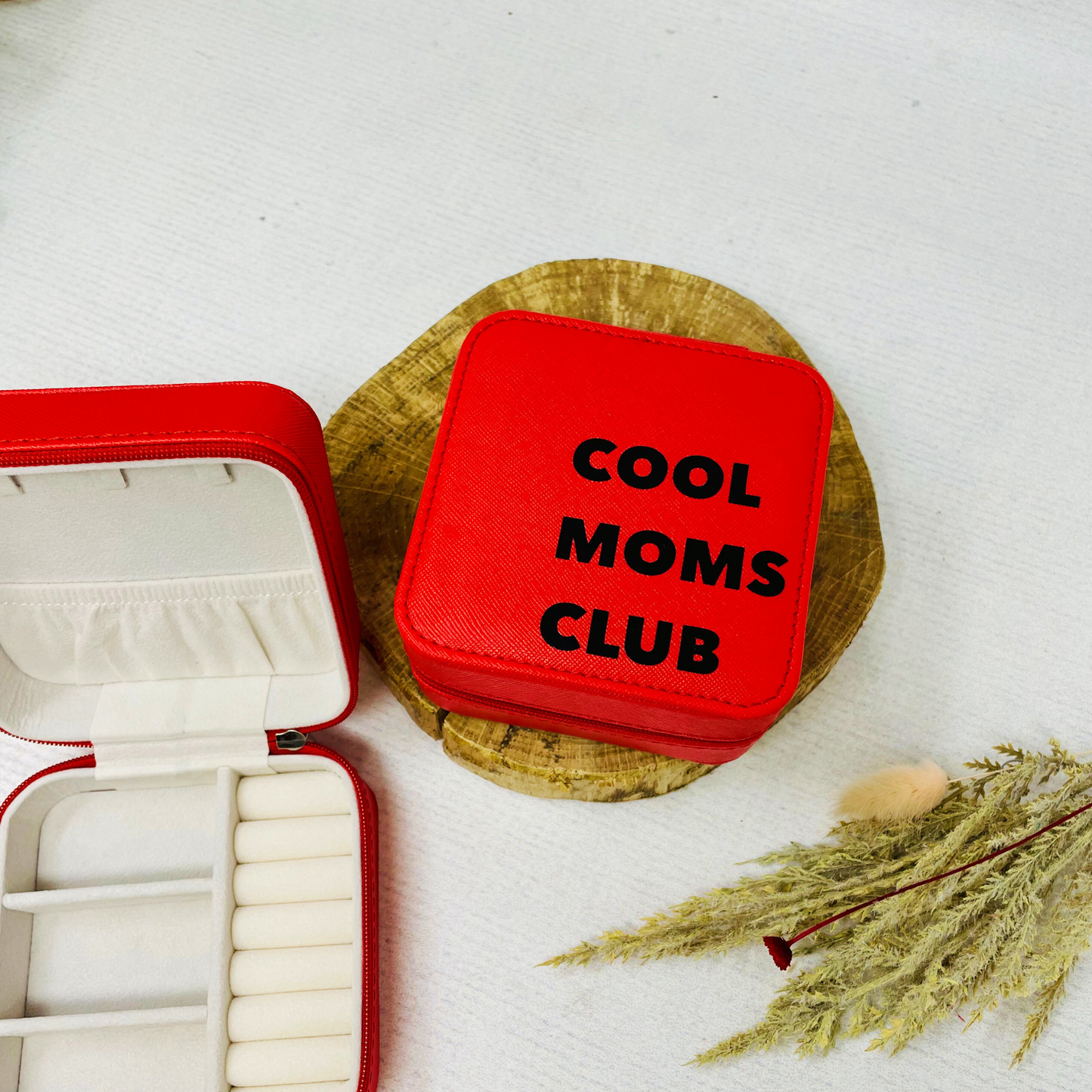 Schmucketui mit Statement – „muddi kram“ & „cool moms club“ – Perfekt zum Muttertag