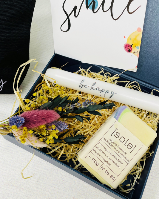 Geschenkbox Blau – Be Happy - Geschenkeset auch für Männer mit Seife Sole, Kosmetikbeutel und Kerze
