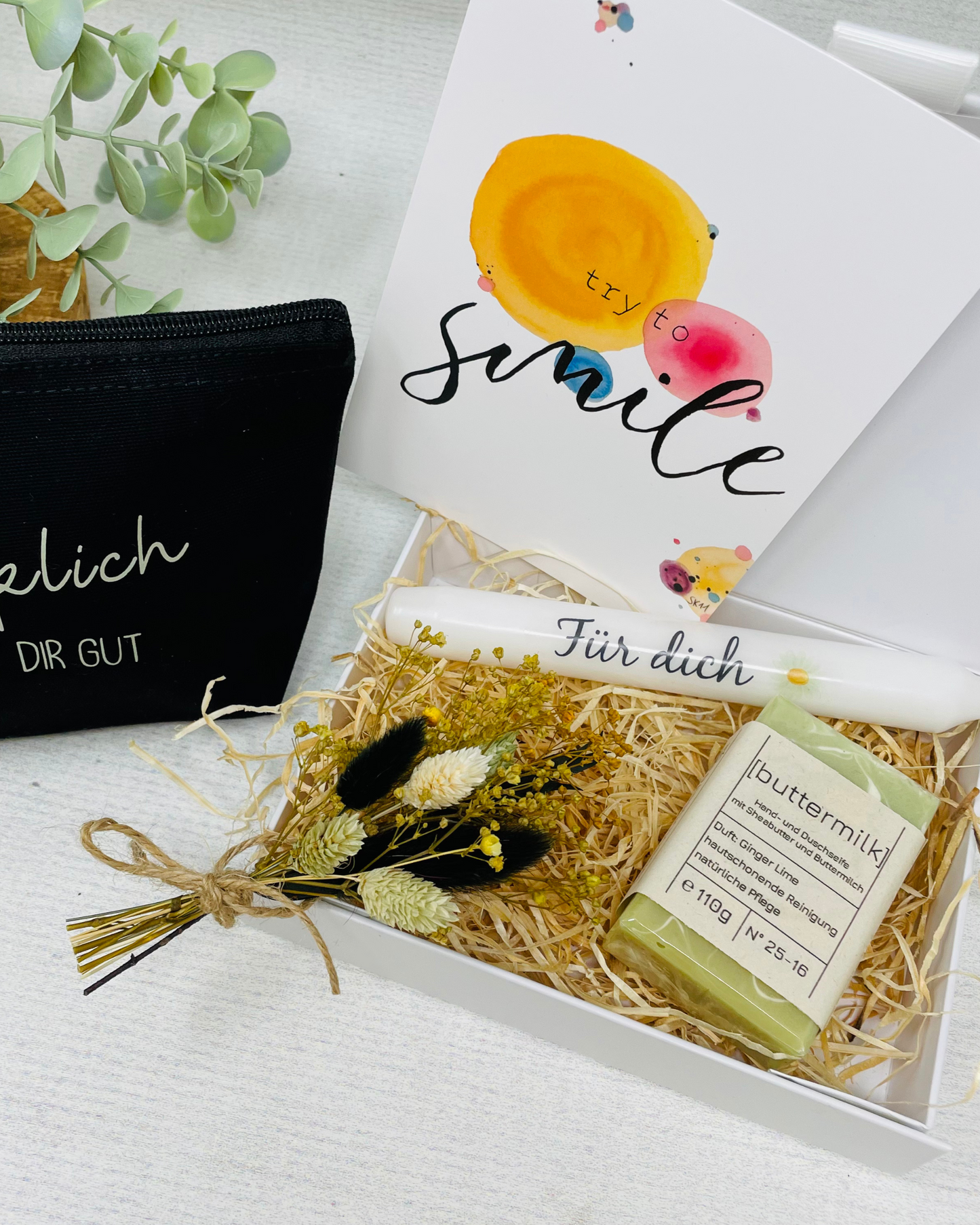 personalisierte weiße Geschenkbox "für Dich" - mit Seife Buttermilk , Kerze und Kosmetiktasche