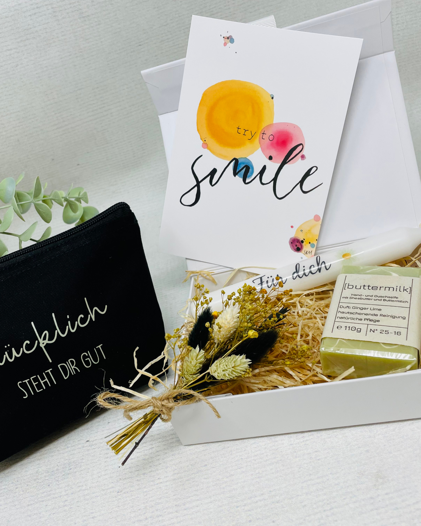personalisierte weiße Geschenkbox "für Dich" - mit Seife Buttermilk , Kerze und Kosmetiktasche