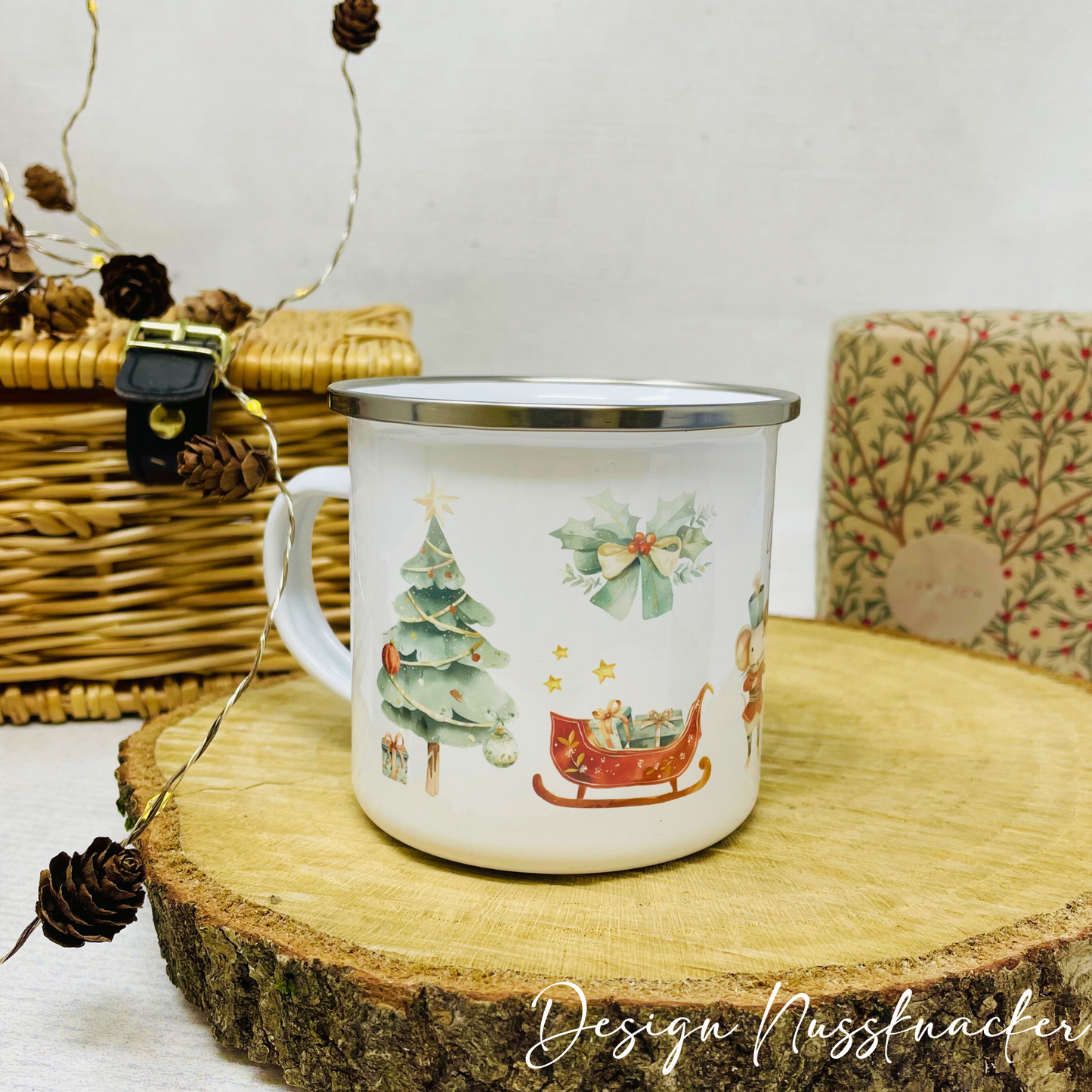 Personalisierter Emaille Becher im Nussknacker-Design – Festliche Tasse für die Weihnachtszeit